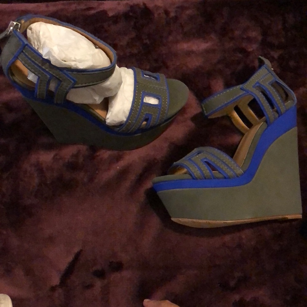 L.a.m.b wedge Sandals size 6 NWB